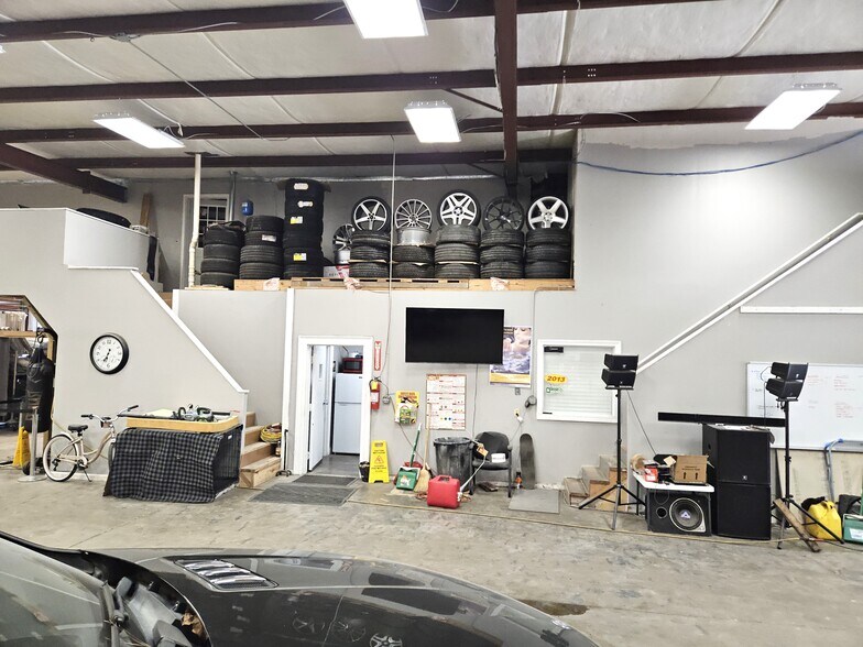 More Photos Of 2488 Lithonia West Dr, Lithonia Warehouse For Lease