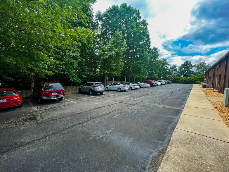 More Photos Of 3721 Lynn Rd, Raleigh Unknown For Lease