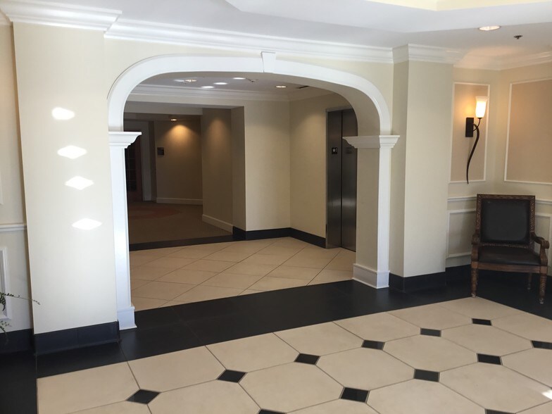 More Photos Of 100 Country Club Dr, Hendersonville Medical For Sale