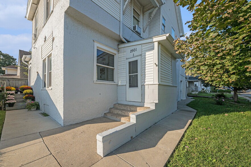 More Photos Of 2501 Poppleton Ave, Omaha Apartments For Sale