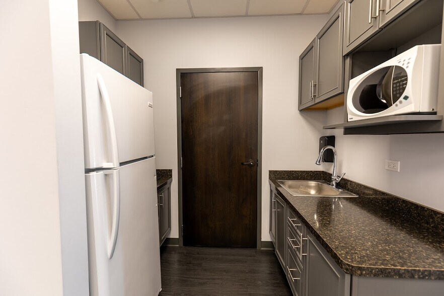 More Photos Of 9300 W Ogden Ave, Brookfield Office For Lease