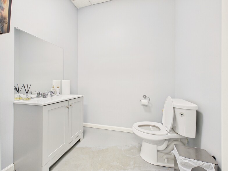 More Photos Of 124 Commerce St, Bowdon Showroom For Sale