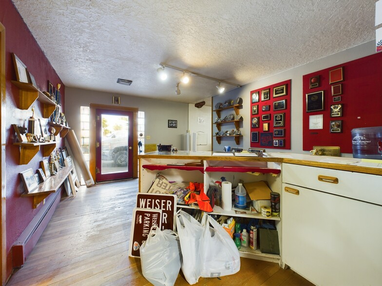 More Photos Of 615 S Washington Ave, Emmett Freestanding For Sale