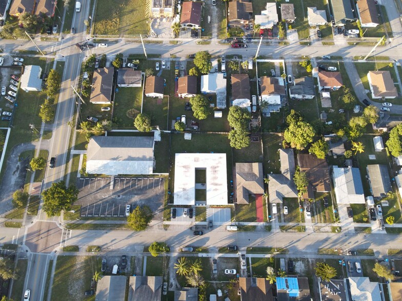 Primary Photo Of 5511 SW 20th St, West Park Apartments For Sale