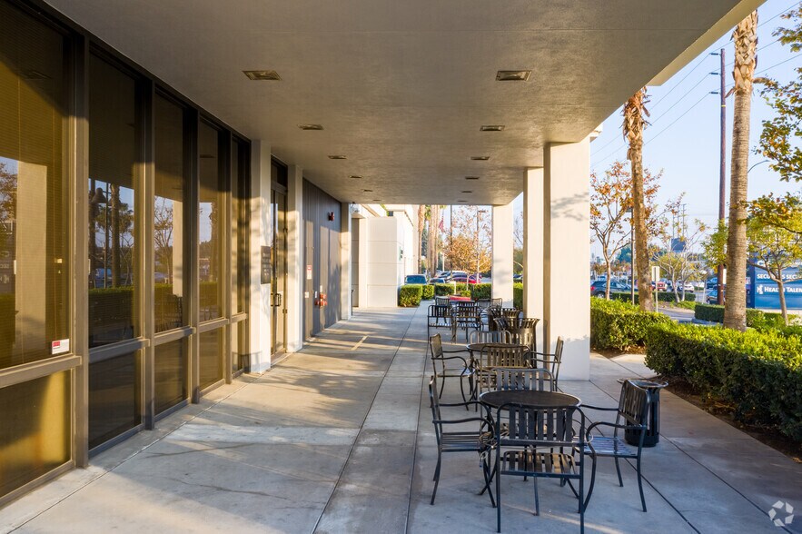 More Photos Of 6055 E Washington Blvd, Commerce Office For Lease