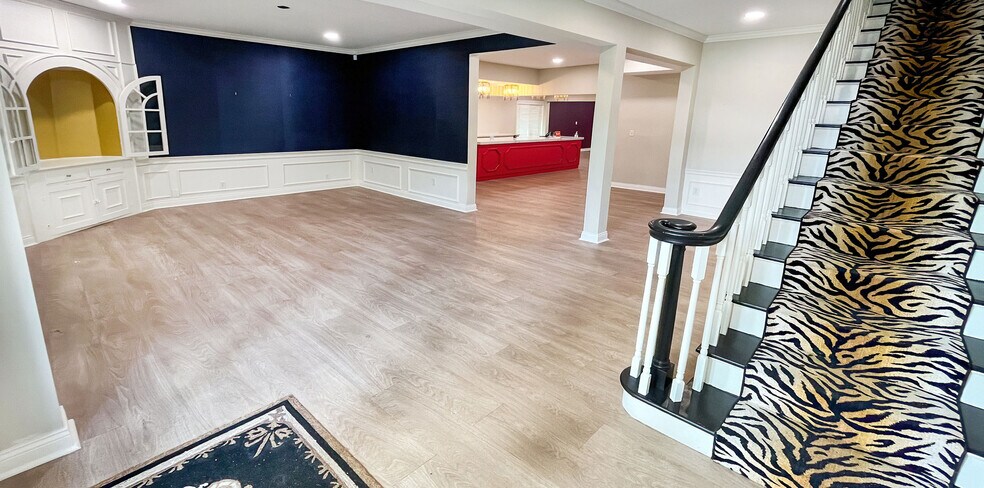 More Photos Of 10388 In-662 W, Newburgh Freestanding For Sale