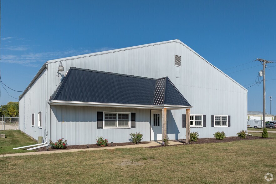 More Photos Of 950 Gore Rd, Morris Warehouse For Lease