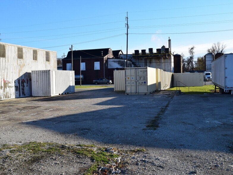 More Photos Of 600 S Camp Ave, Olney Warehouse For Sale