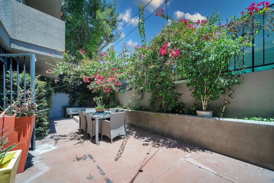 More Photos Of 1320 N Sycamore Ave, Los Angeles Apartments For Sale