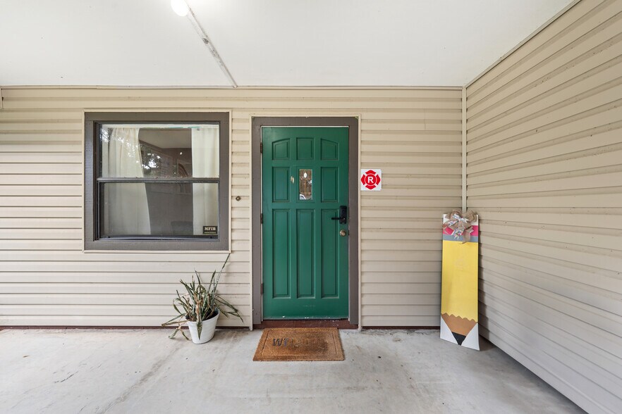 More Photos Of 102 S Highland St, Bushnell Daycare Center For Sale