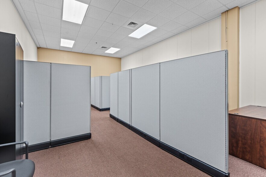 More Photos Of 327 N Queen St, Kinston Office For Sale