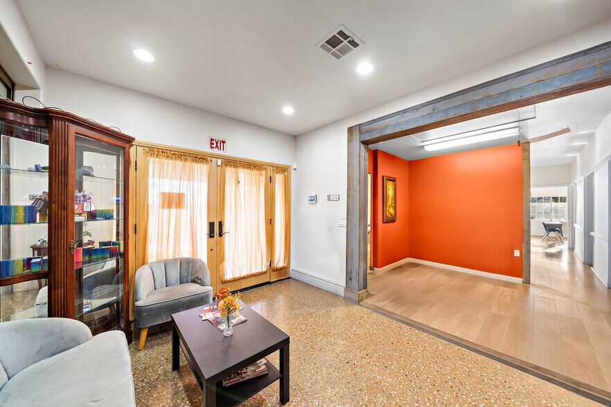More Photos Of 23201 Orange Ave, Lake Forest Office For Sale