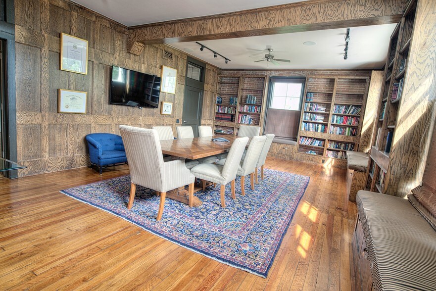 More Photos Of 2409 Commerce St, Houston Freestanding For Lease
