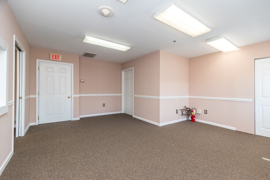 More Photos Of 2370 York Rd, Jamison Office For Sale