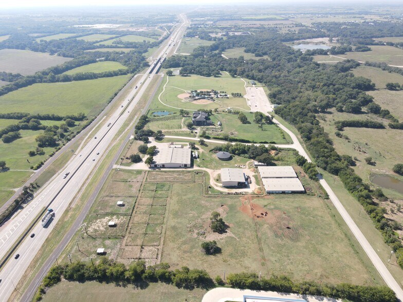 More Photos Of 2001 Stemmons Service, Sanger Land For Sale