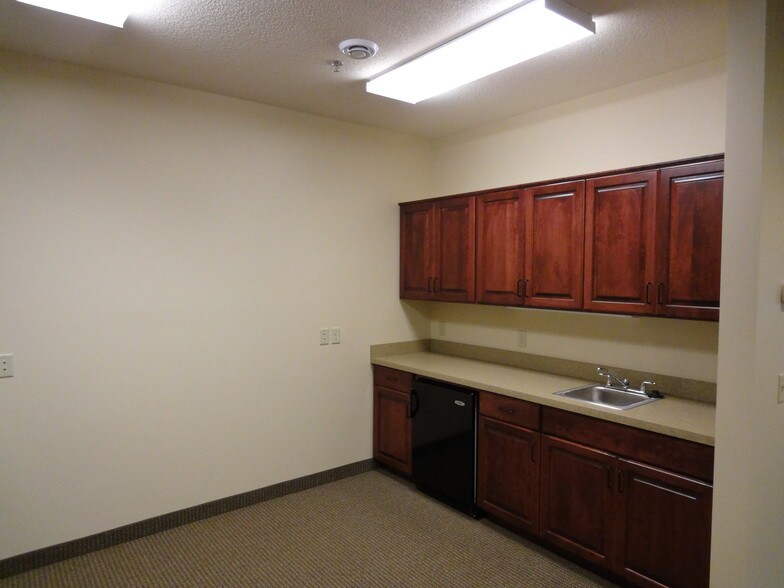 More Photos Of 16200-16204 Highway 7, Minnetonka Office For Lease