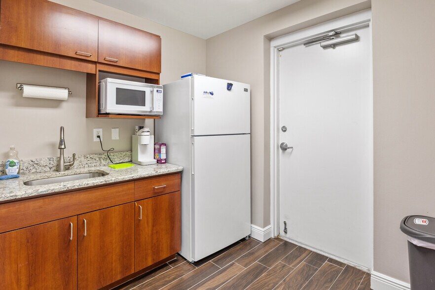 More Photos Of 7730 N Wickham Rd, Melbourne Office For Lease