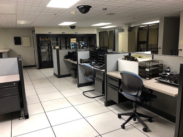 More Photos Of 3040 Industry Dr, Lancaster Flex For Sale