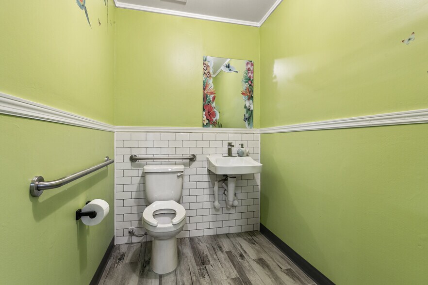 More Photos Of 130 N Volusia St, Saint Augustine Industrial For Sale