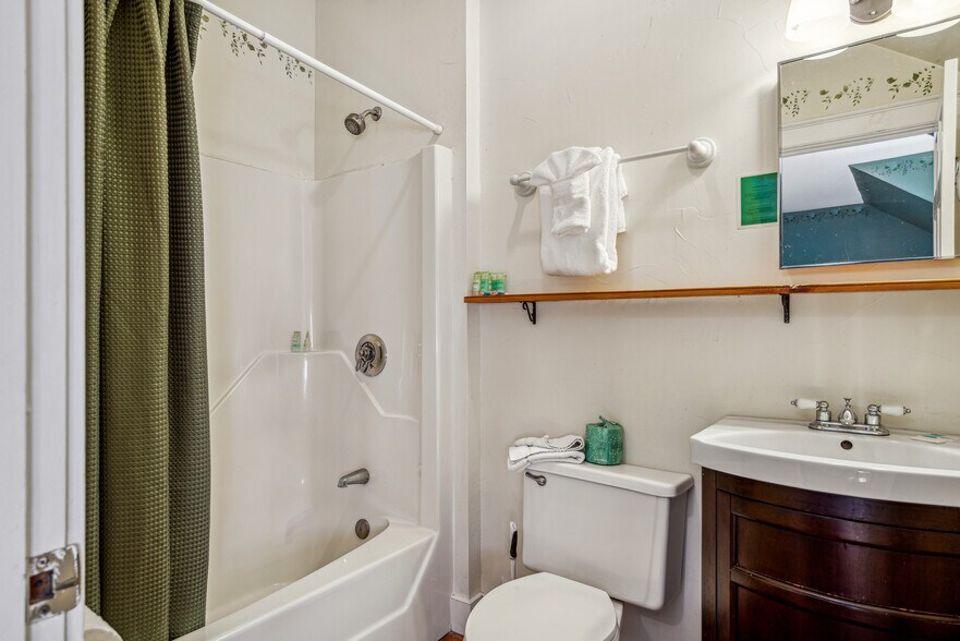 More Photos Of 9 Main St, Lyme Hospitality For Sale