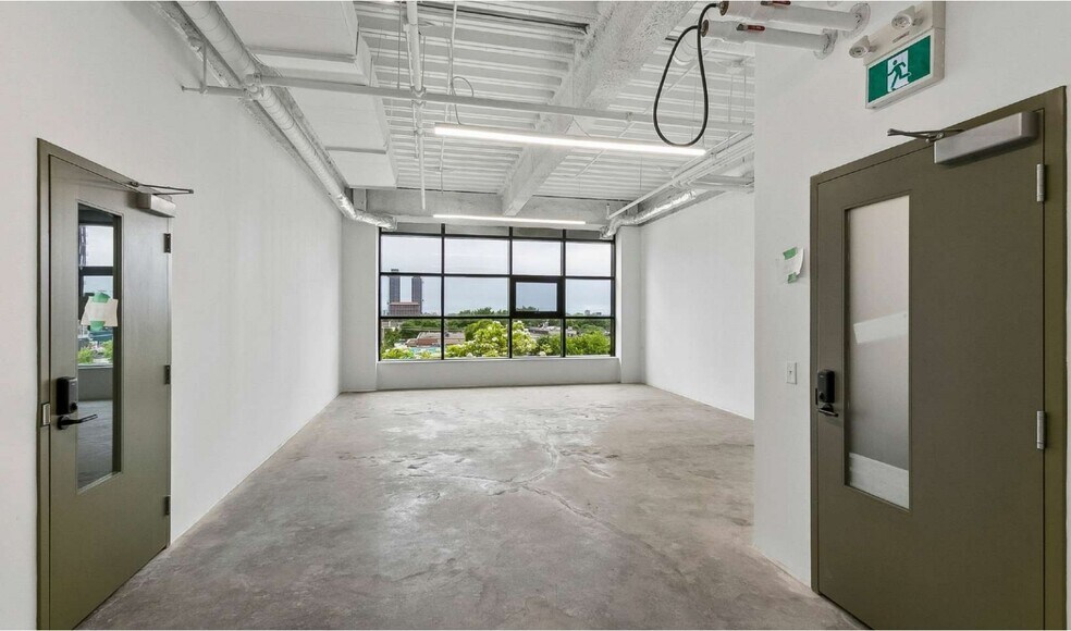 More Photos Of 288-300 Geary Ave, Toronto Manufacturing For Sale