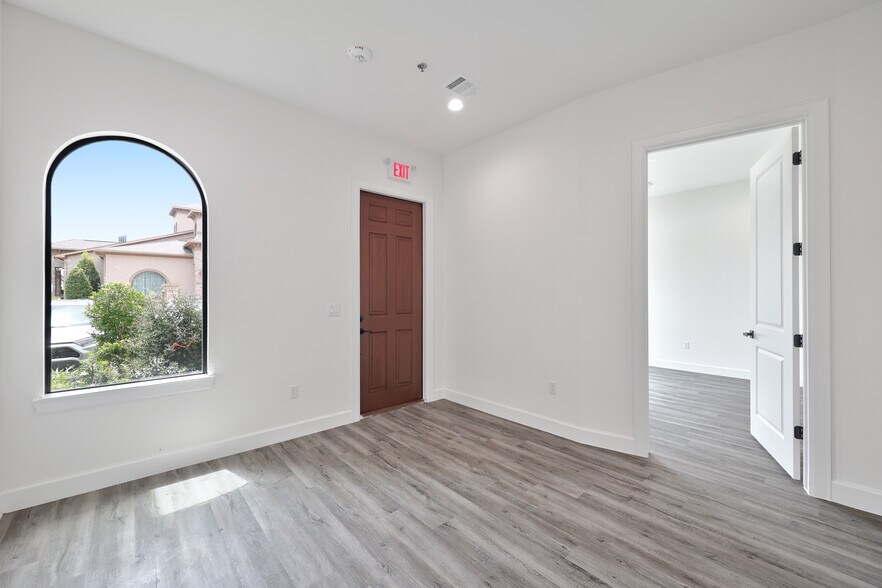 More Photos Of 284 Ed English Dr, Shenandoah Medical For Sale