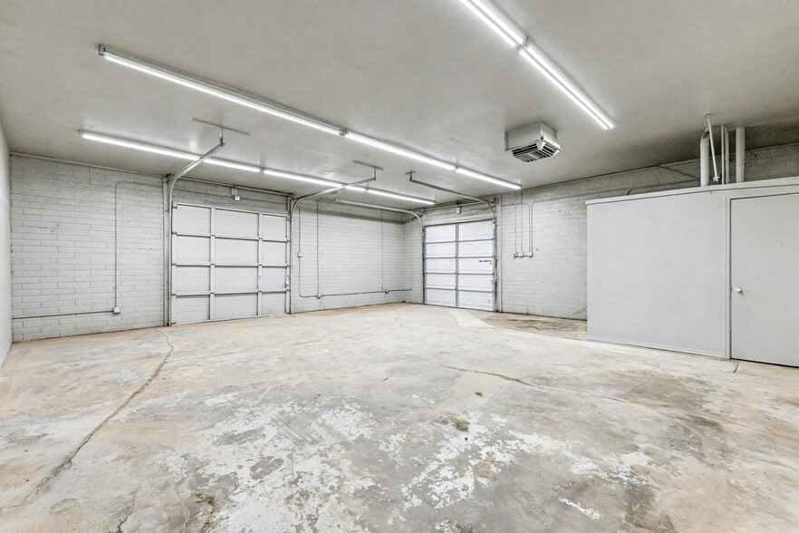 More Photos Of 1417-1421 E Washington St, Phoenix Warehouse For Lease