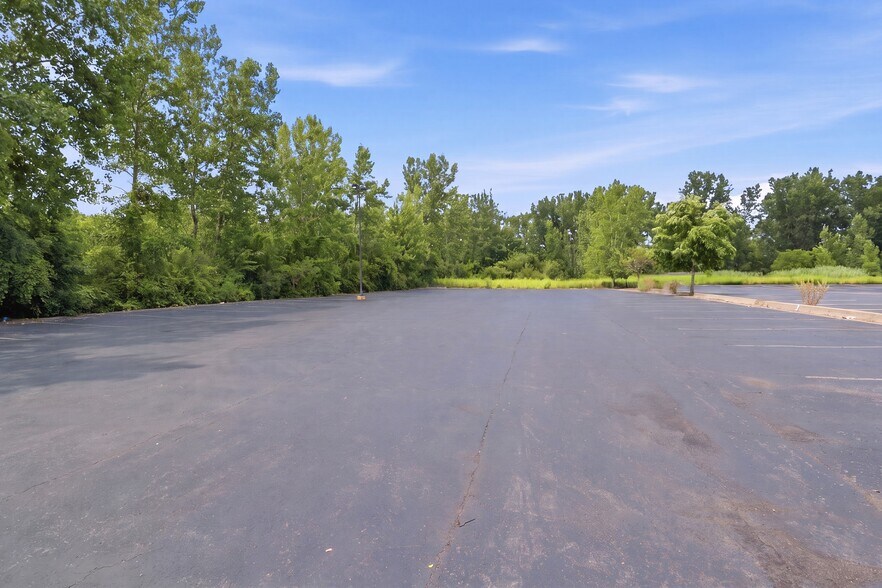 More Photos Of 7680 Niagara Falls Blvd, Niagara Falls Hotel For Sale