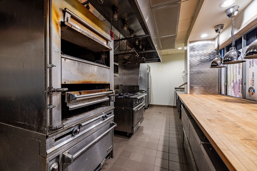 More Photos Of 125 E Main St, Rochester Hotel For Lease