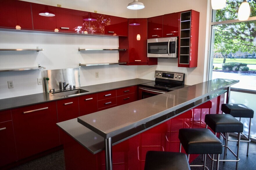 More Photos Of 950 Reserve Dr, Roseville Loft Creative Space For Lease