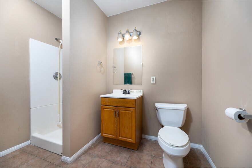 More Photos Of 453 S I St, San Bernardino Distribution For Sale