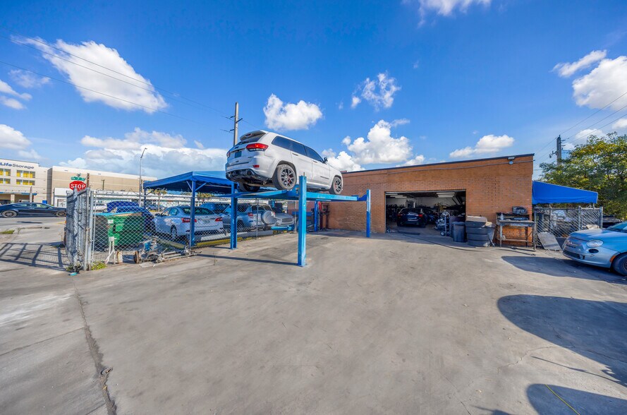 More Photos Of 13250 NW 7th Ave, Miami Auto Repair For Sale