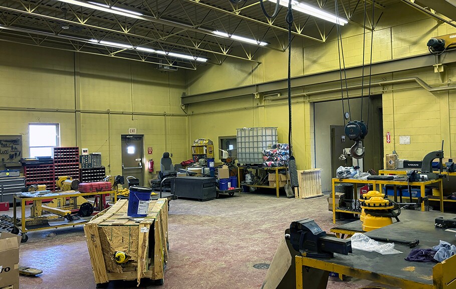More Photos Of 380 Keewatin St, Winnipeg Warehouse For Lease