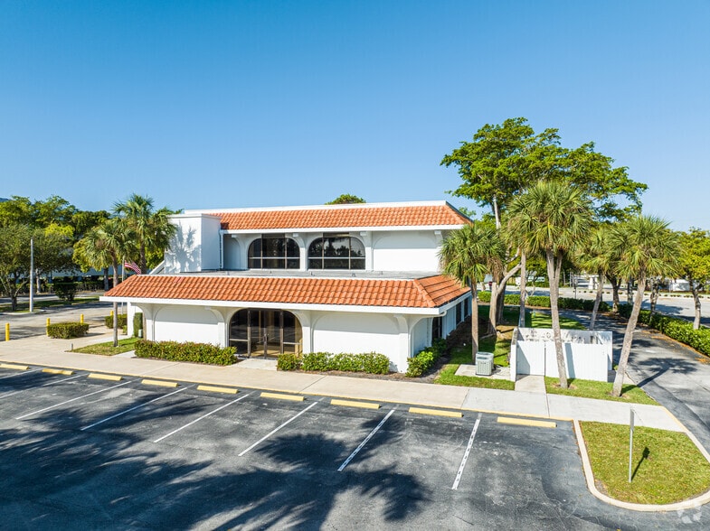 More Photos Of 1000 N Federal Hwy, Boca Raton Bank For Lease