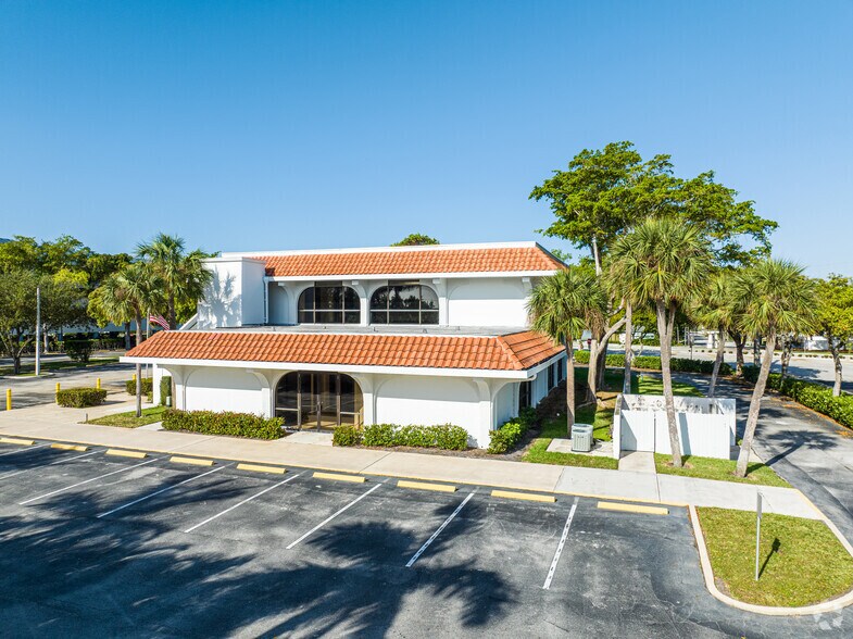 More Photos Of 990-1000 N Federal Hwy, Boca Raton Storefront Retail Office For Lease
