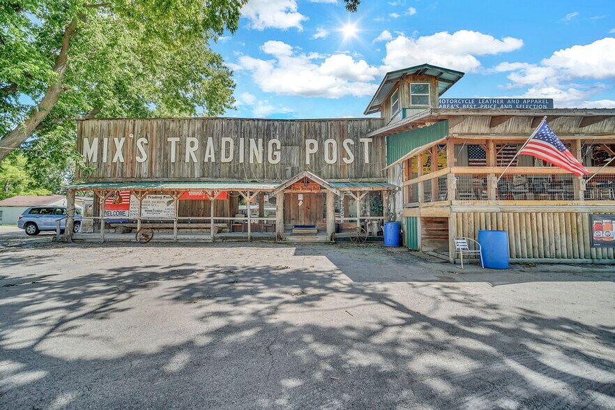 More Photos Of 602 Clark St, Utica Restaurant For Sale