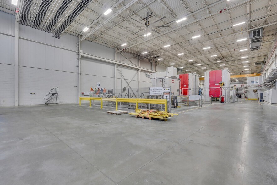 More Photos Of 1 Ceasarstone Dr, Richmond Hill Manufacturing For Sale