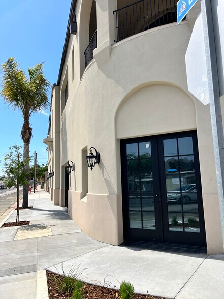 More Photos Of 1571 E Main St, Ventura Storefront Retail Office For Lease