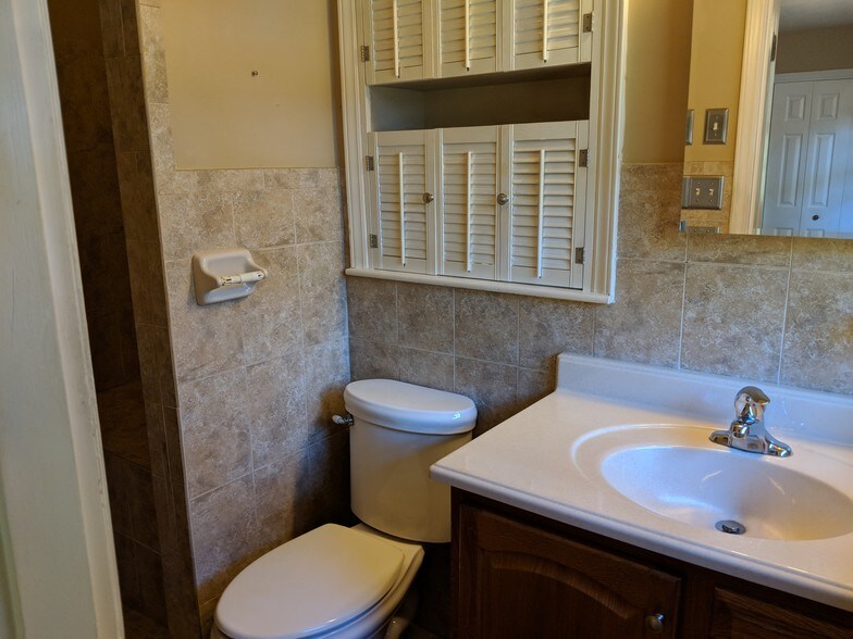 More Photos Of 104 Round Knob Rd, Lexington Office For Sale