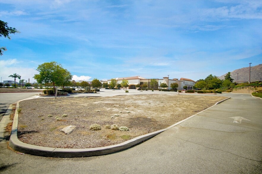 More Photos Of Canyon Springs Parkway, Riverside Land For Lease