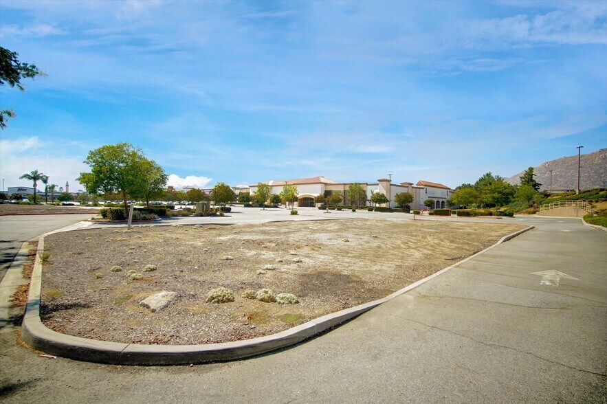 More Photos Of Canyon Springs Parkway, Riverside Land For Lease