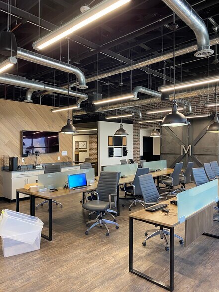 More Photos Of 1850 SW Plaza Shops Ln, Ankeny Storefront For Sale