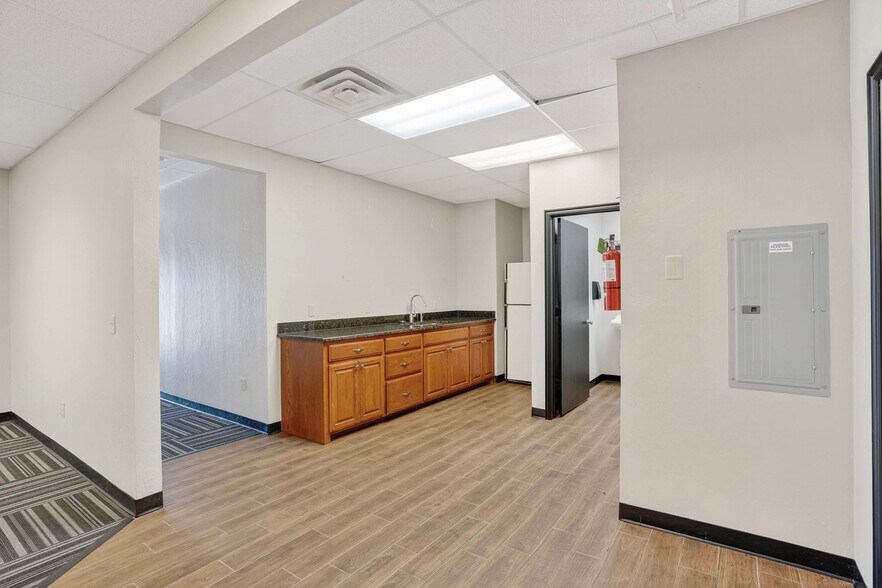 More Photos Of 17311 NE 23rd St, Choctaw Office For Lease