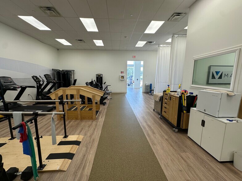 More Photos Of 7910 W Grand Parkway S, Richmond Storefront Retail Office For Lease