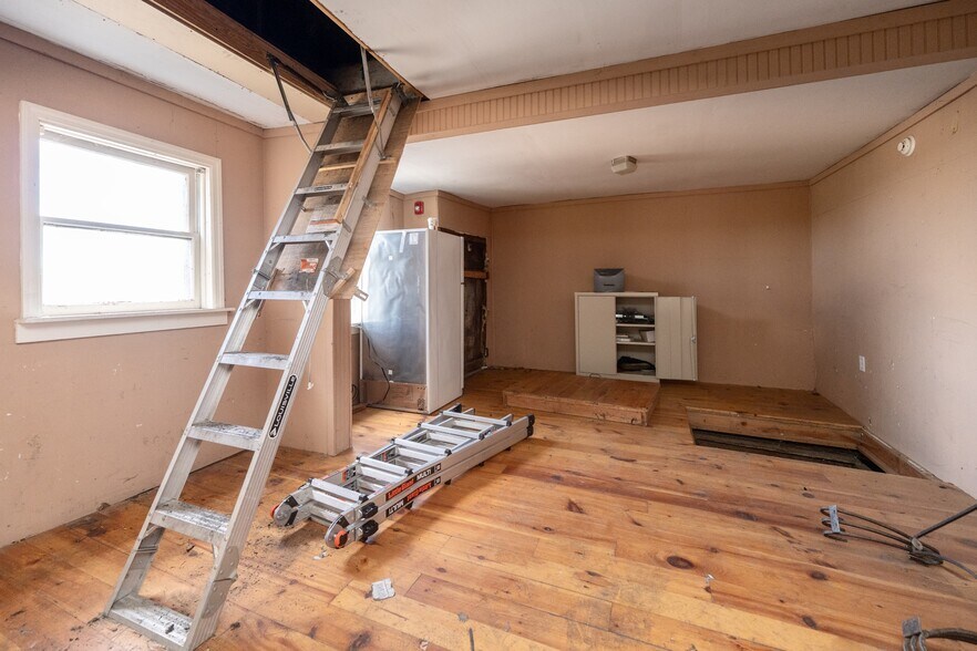 More Photos Of 57 N Front St, Kingston Storefront Retail Residential For Sale