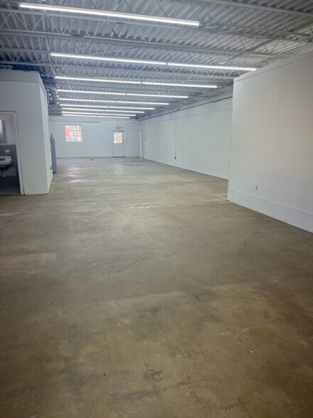 More Photos Of 1237 Strickland Rd, Roswell Light Distribution For Lease