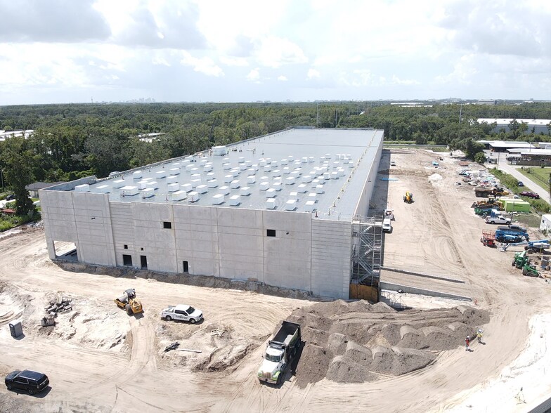 More Photos Of 4908 W Linebaugh Ave, Tampa Distribution For Lease