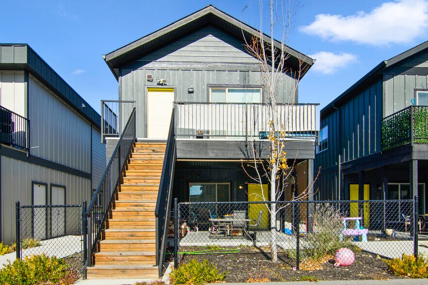 Primary Photo Of 120 Calgary Av, Penticton Apartments For Sale