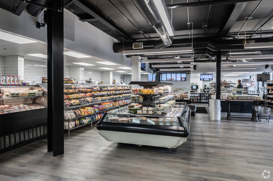 More Photos Of 2651-2675 Irvine Ave, Costa Mesa Storefront For Lease