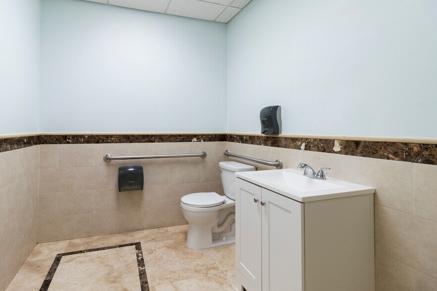 More Photos Of 6141 Sunset Dr, South Miami Medical For Lease